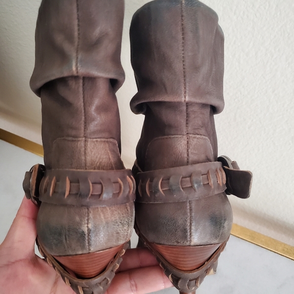 GUESS Boho Grey Leather Strappy Peep Toe Ankle Booties Women's Shoes Size 8.5 - Picture 7 of 15